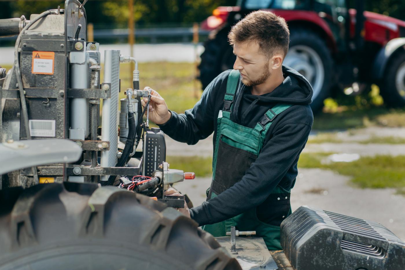 Landmaschinen-, Baumaschinen-, Motorgerätemechaniker/in EFZ